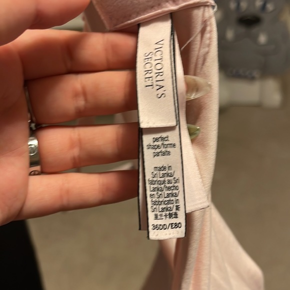 3 slightly used VS bras 36 DD - Picture 5 of 7